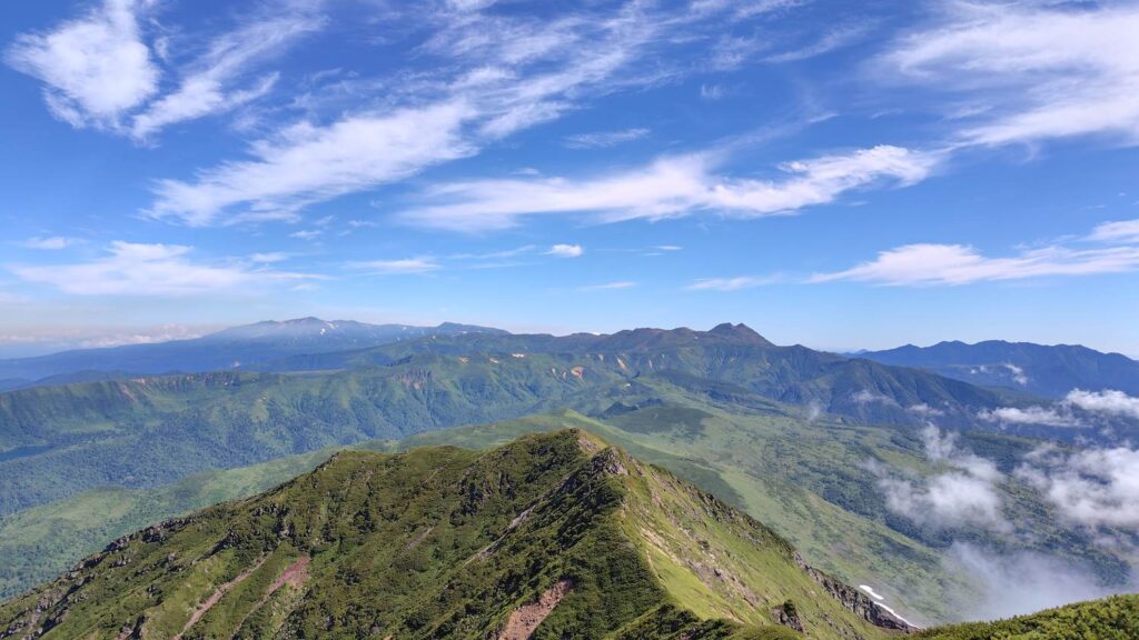オプタテシケ山の山頂から見たトムラウシ方面
