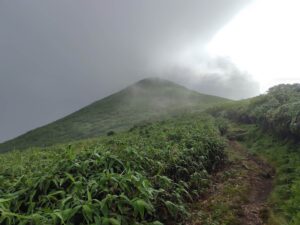 天塩岳の稜線