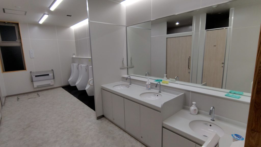 トイレ内の洗面台。24時間利用できる