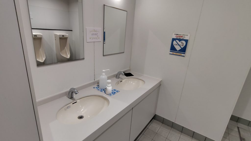 第二駐車場トイレの内部