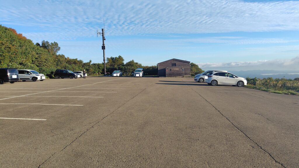 トイレ側から見た矢島口駐車場