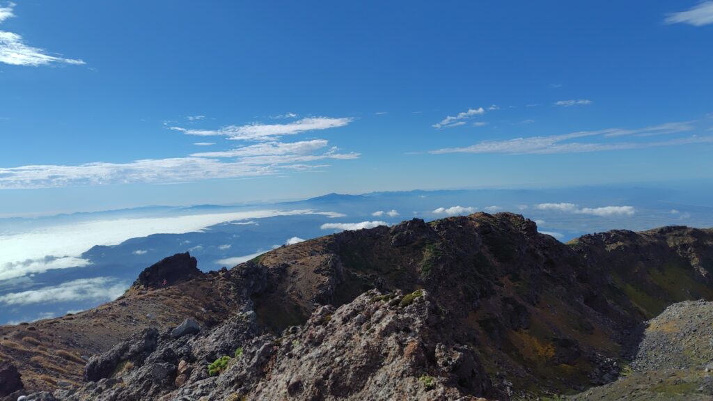 七高山から見た栗駒山方面の展望