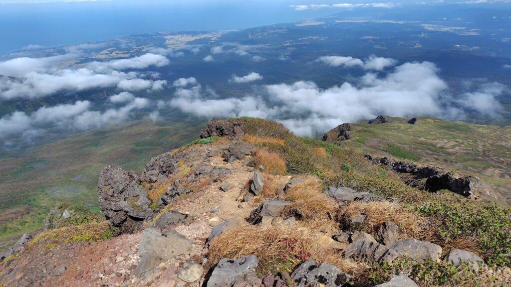 七高山から康新道を下る