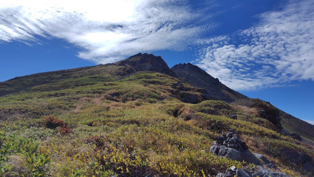 康新道から振り返って見た鳥海山