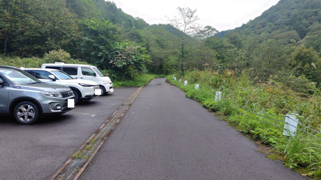 神室山 有屋口コースの登山者用駐車場