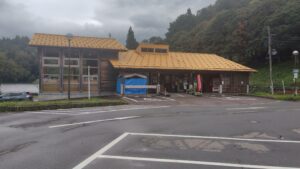 道の駅 いりひろせの建物と駐車場