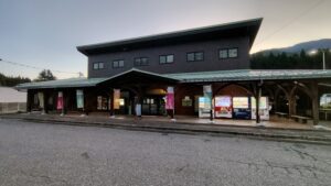 道の駅 細入の飛越ふれあい物産センター「林林」の外観