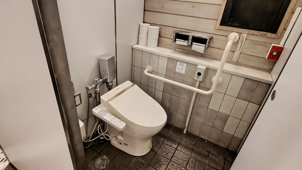 道の駅 細入のトイレ個室(ウォッシュレット付き)
