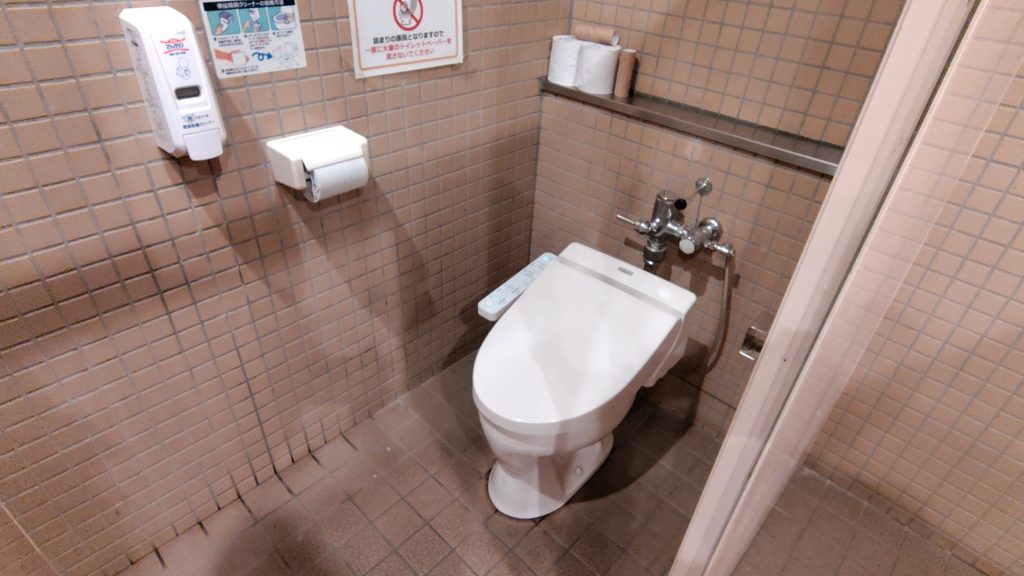 道の駅 R290とちおのウォッシュレット付きトイレ個室