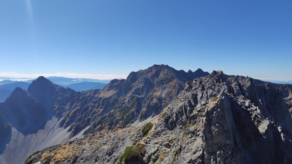 北穂高岳の山頂から見た奥穂高岳方面