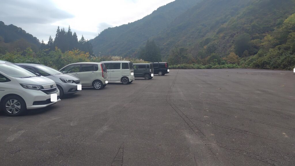 越後三山森林公園駐車場の様子