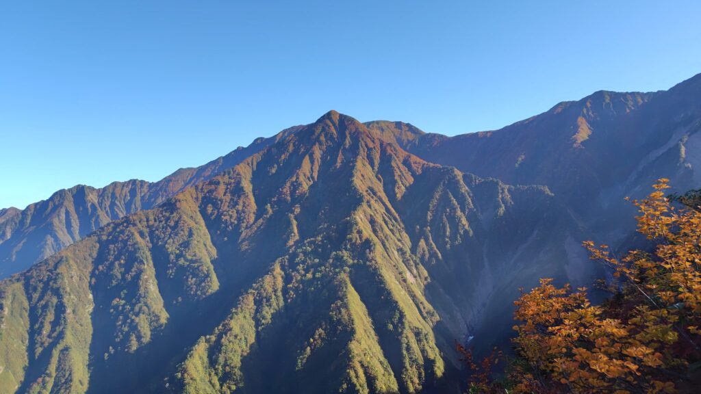 出雲先への登りから見た越後駒ヶ岳方面
