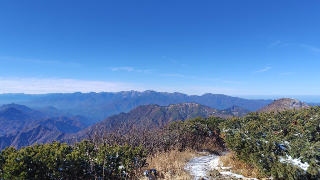火打山の山頂から見た北アルプス方面
