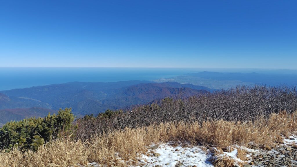 火打山の山頂から見た柏崎市街方面