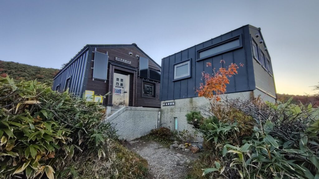 酸ヶ平避難小屋