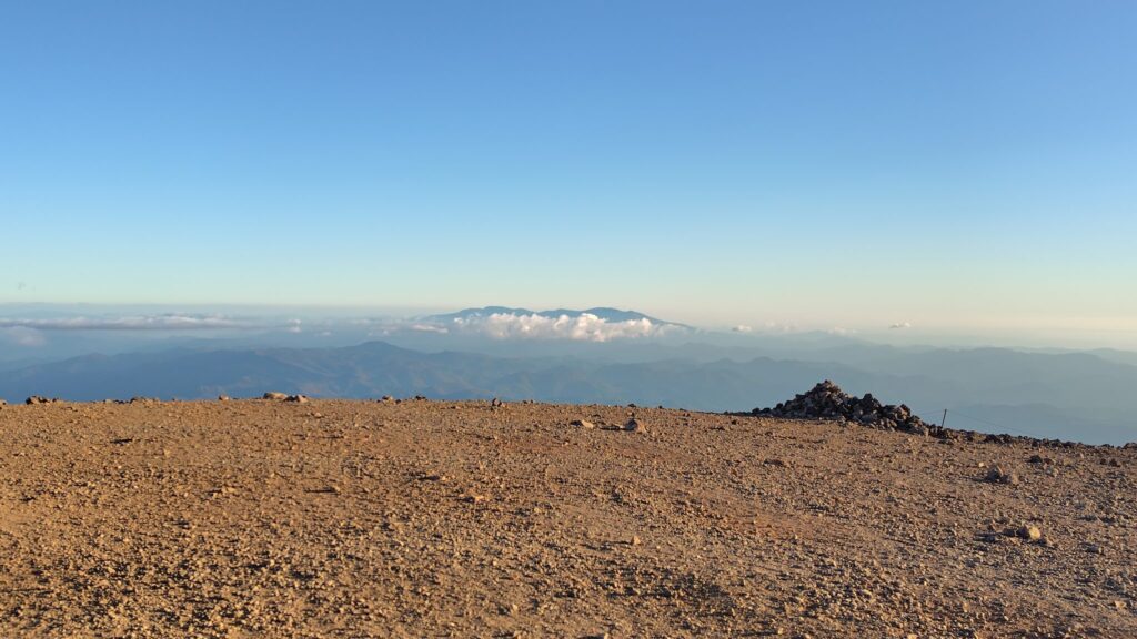 一切経山の山頂から見た蔵王連峰方面