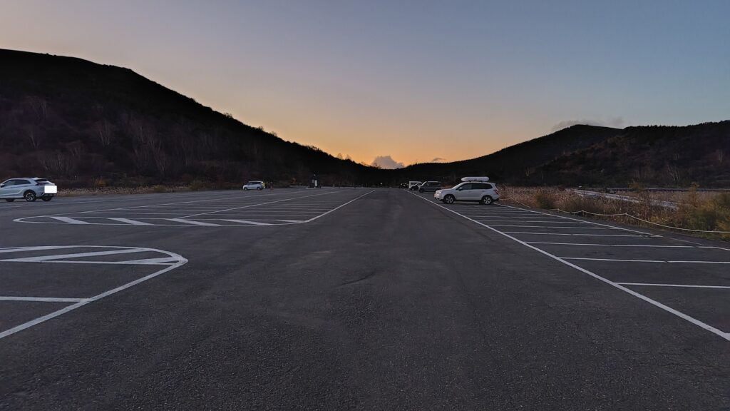 浄土平駐車場の早朝の様子