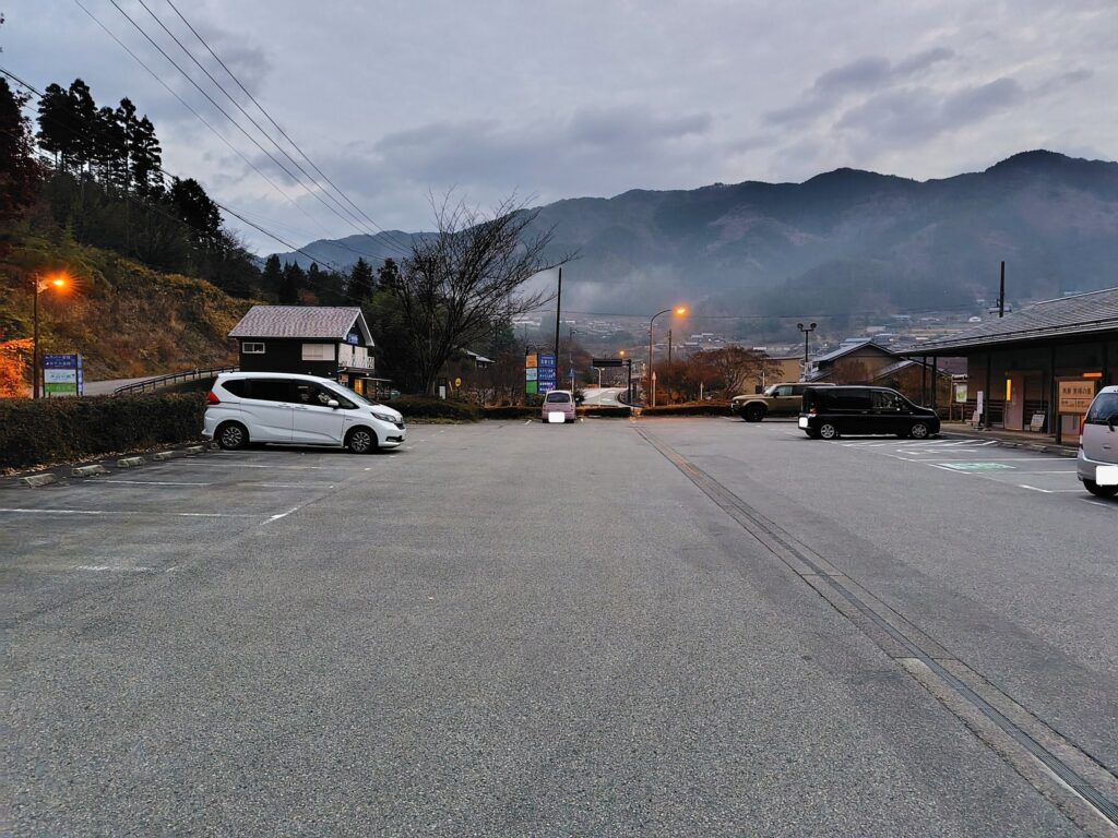 道の駅 馬瀬 美輝の里のコンパクトな駐車場