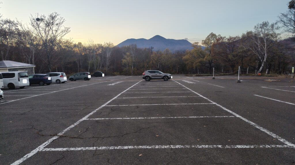 笹ヶ峰キャンプ場側の駐車場の奥