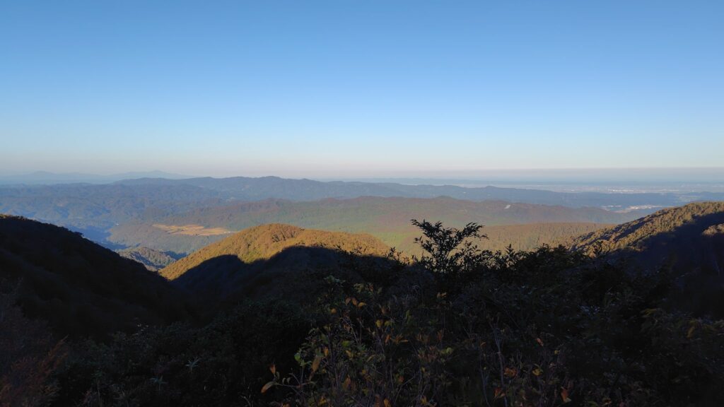 中間点から遠くまで見渡した展望
