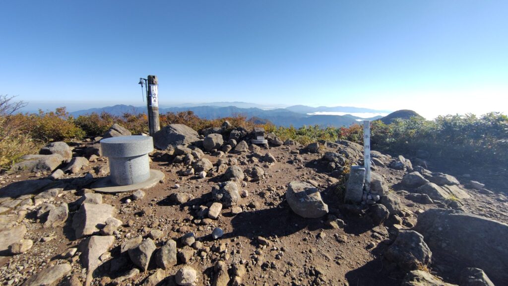 山座同定盤のある守門岳の山頂